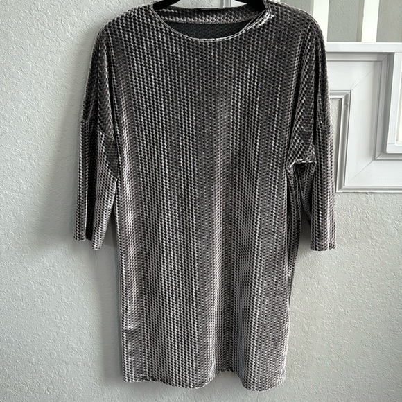 Zara Dresses & Skirts - Women’s short velvet dress by Zara